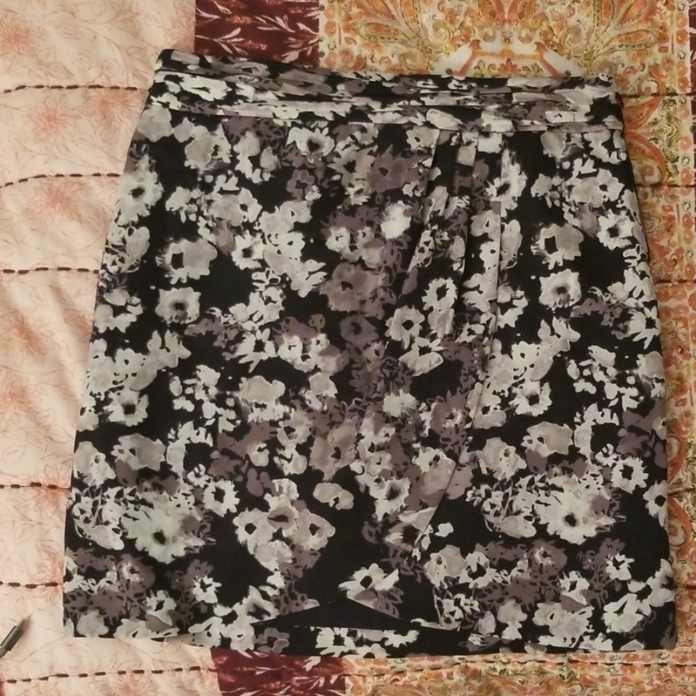 Black Friday! Banana Republic floral mini-skirt